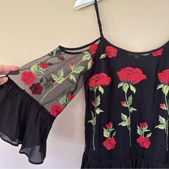 Gianni Bini Tops - Gianni Bini Women S Embroidered Rose Top Black Floral Whimsigoth Peplum Romantic